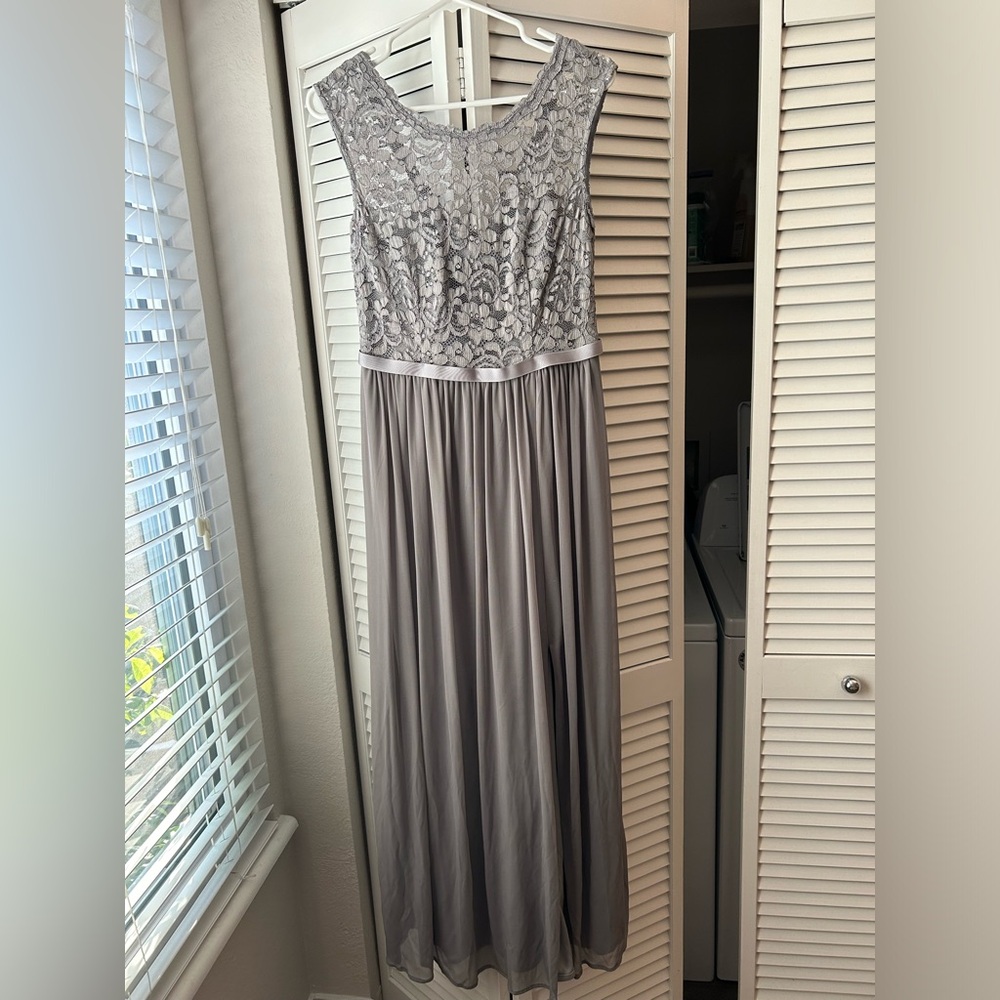 David’s Bridal lace bridesmaid dress w/long mesh skirt. Grey size8. STYLE#F19328